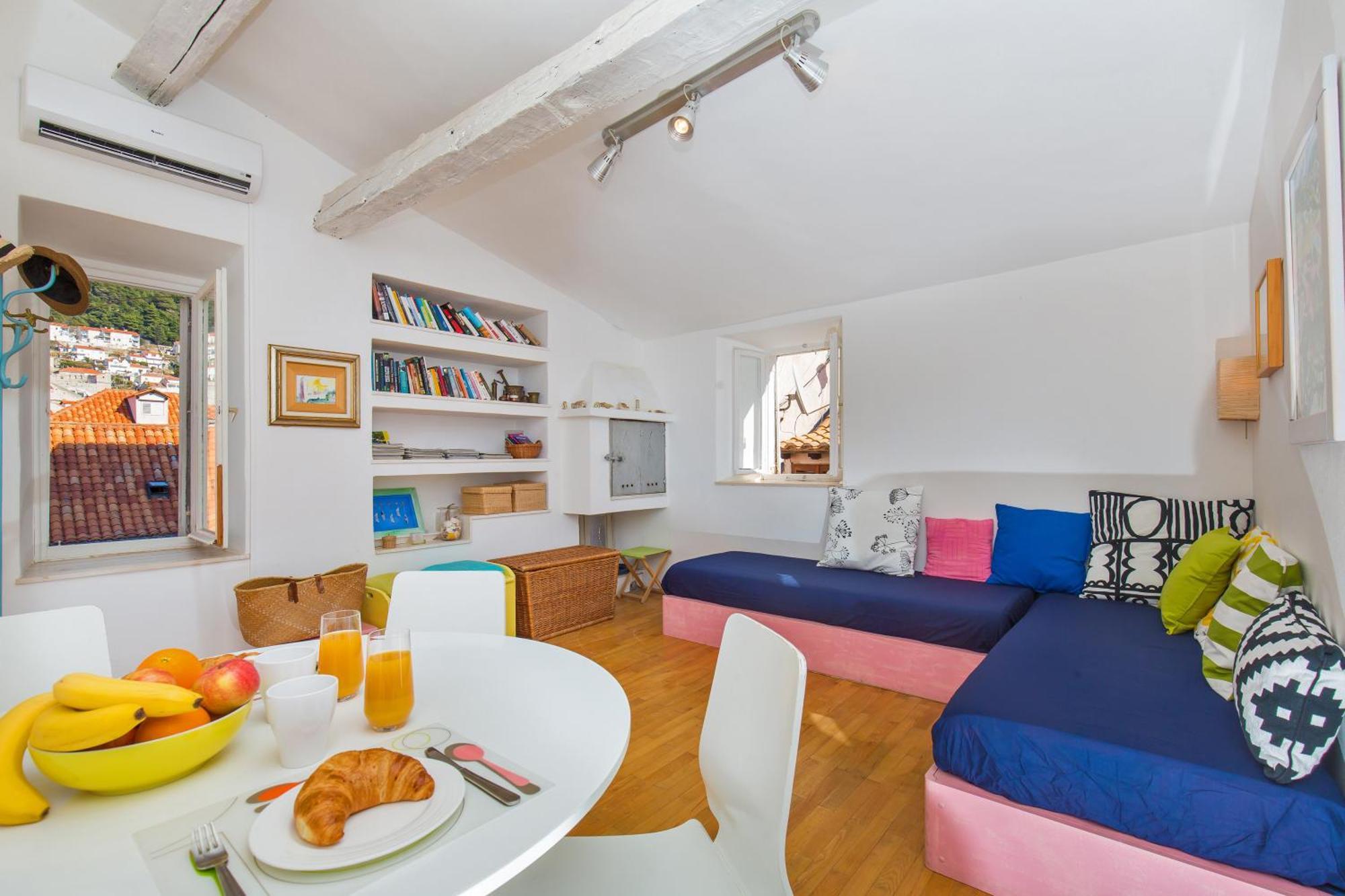Arty In The Heart Of By Irundo Apartment *