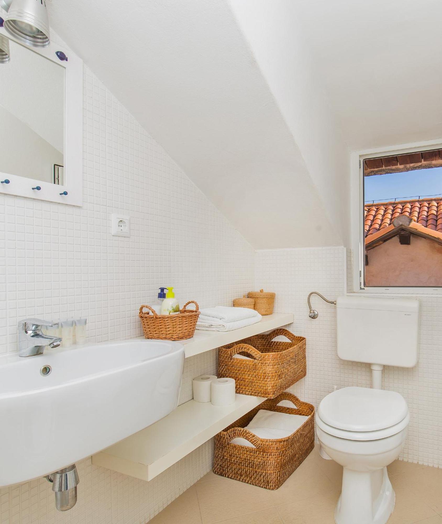 Apartment Arty In The Heart Of By Irundo *